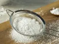 Sito do przesiewania cukru pudru, idealne do wypieków. Prosty sposób, jak zrobić cukier puder w domu.