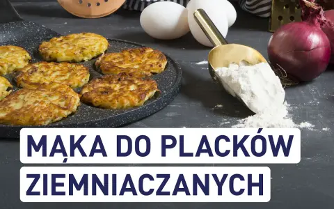 Złociste placki ziemniaczane na patelni, jajka, cebula i mąka. Jaka mąka do placków ziemniaczanych? Odpowiedź wkrótce!