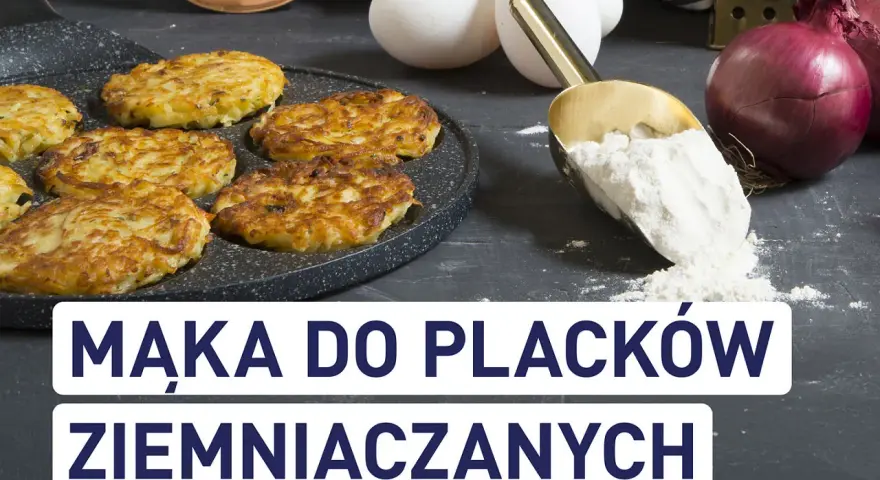 Złociste placki ziemniaczane na patelni, jajka, cebula i mąka. Jaka mąka do placków ziemniaczanych? Odpowiedź wkrótce!